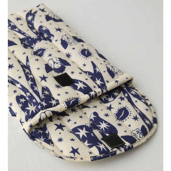 BAGGU Puffy 16” Recycled Laptop Sleeve in Cherub Bow Print SOLD OUT ONLINE - Picture 2 of 3